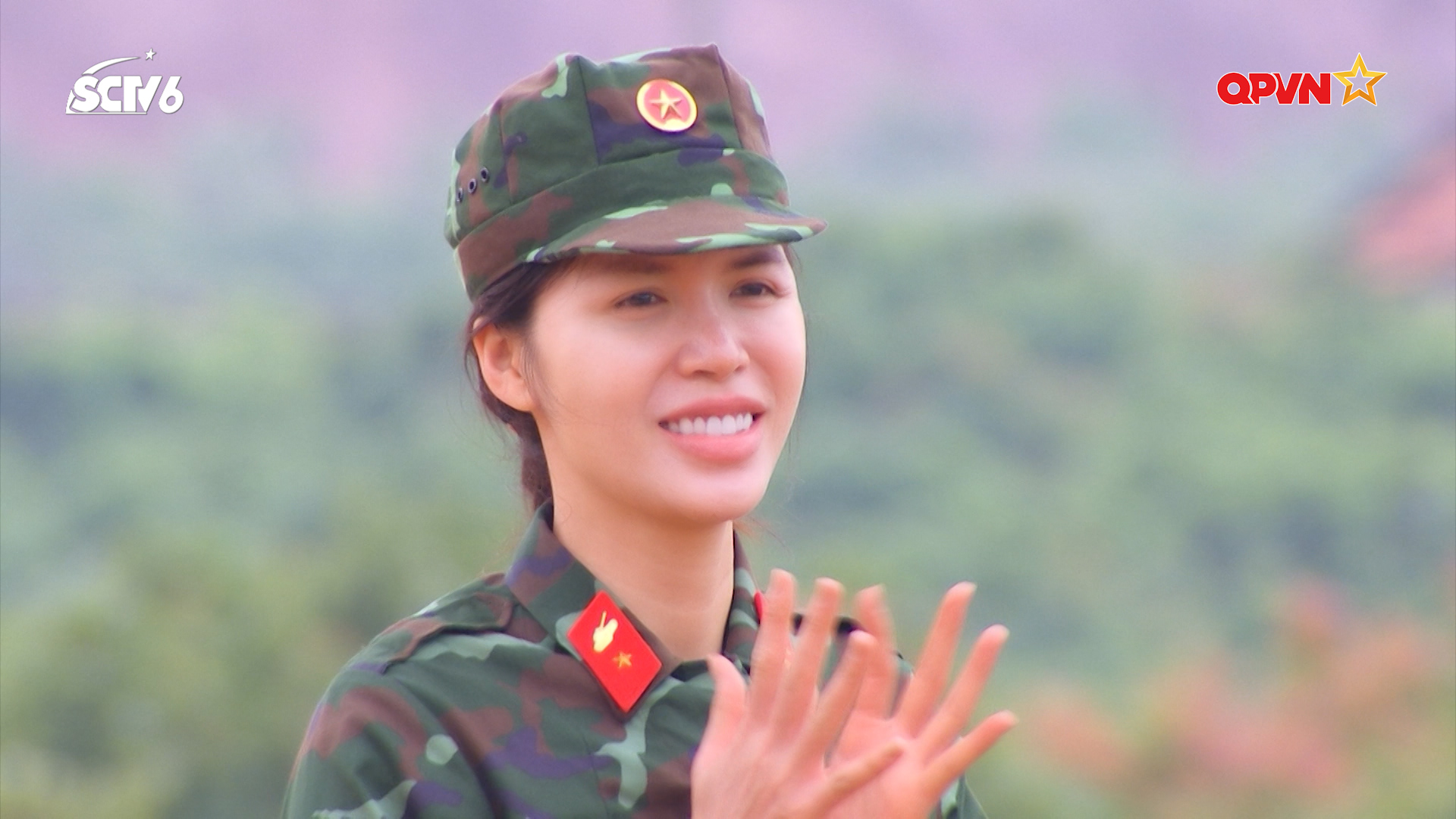 Hòa Minzy bật khóc vì nhớ con Hòa Minzy bật khóc vì nhớ con