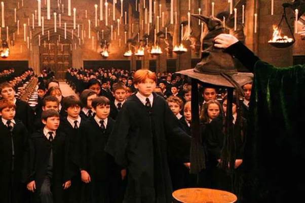 Ôn lại ký ức Harry Potter phần đầu tiên: Xứ sở phép thuật mở ra, màn chọn nhà huyền thoại in sâu ký ức bao thế hệ