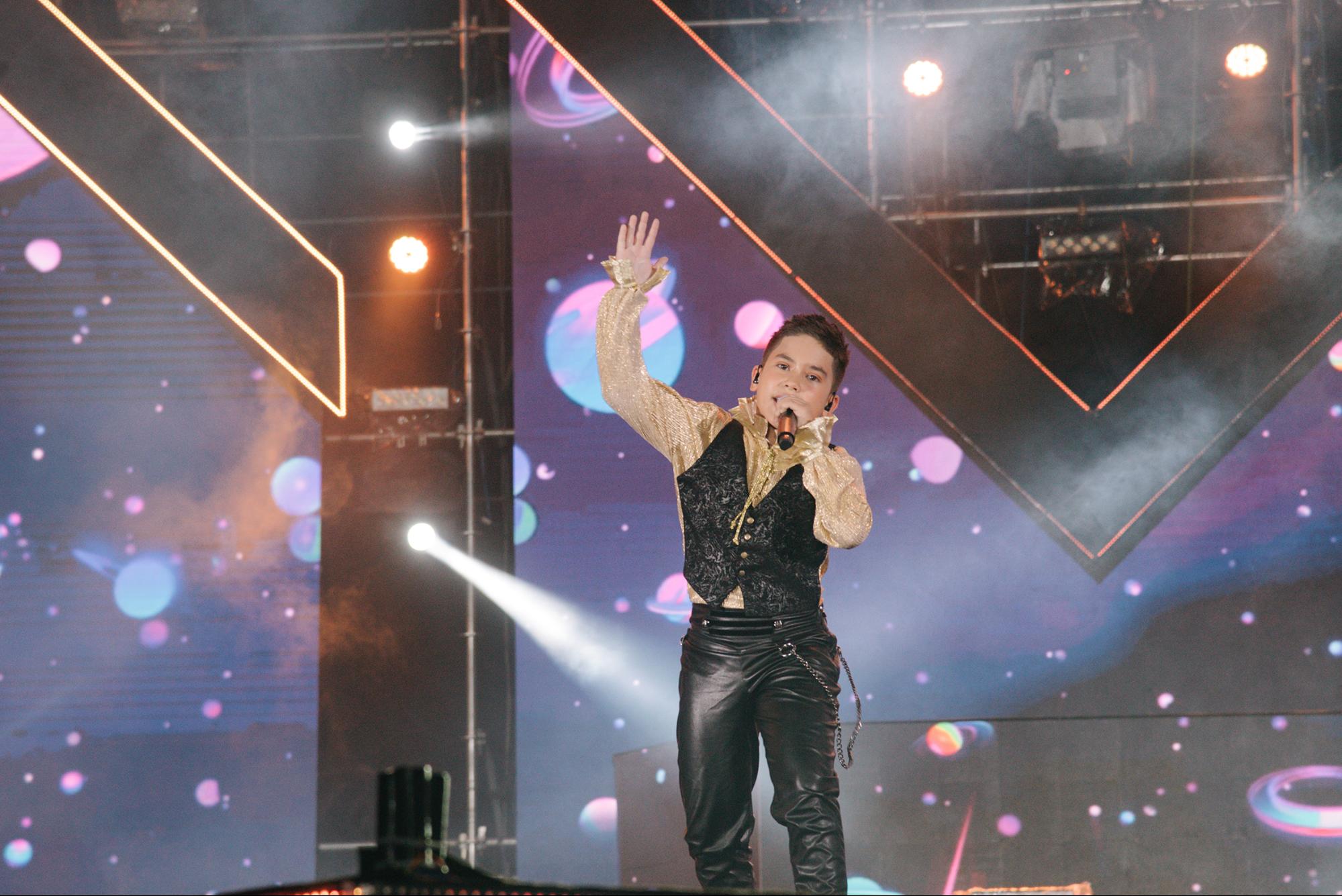 “Rapper nhí triệu view” Shumo cùng 13 dancer Rồng Con bùng nổ sân khấu MTV School Fest