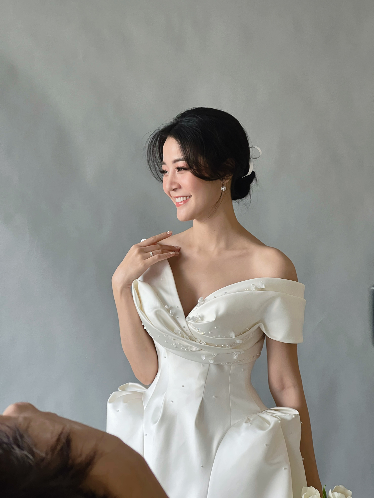 Chuyên trị vai 'tiểu tam' trong MV, Karen Nguyễn rạng rỡ trong loạt ảnh cưới cùng chồng doanh nhân - ảnh 6