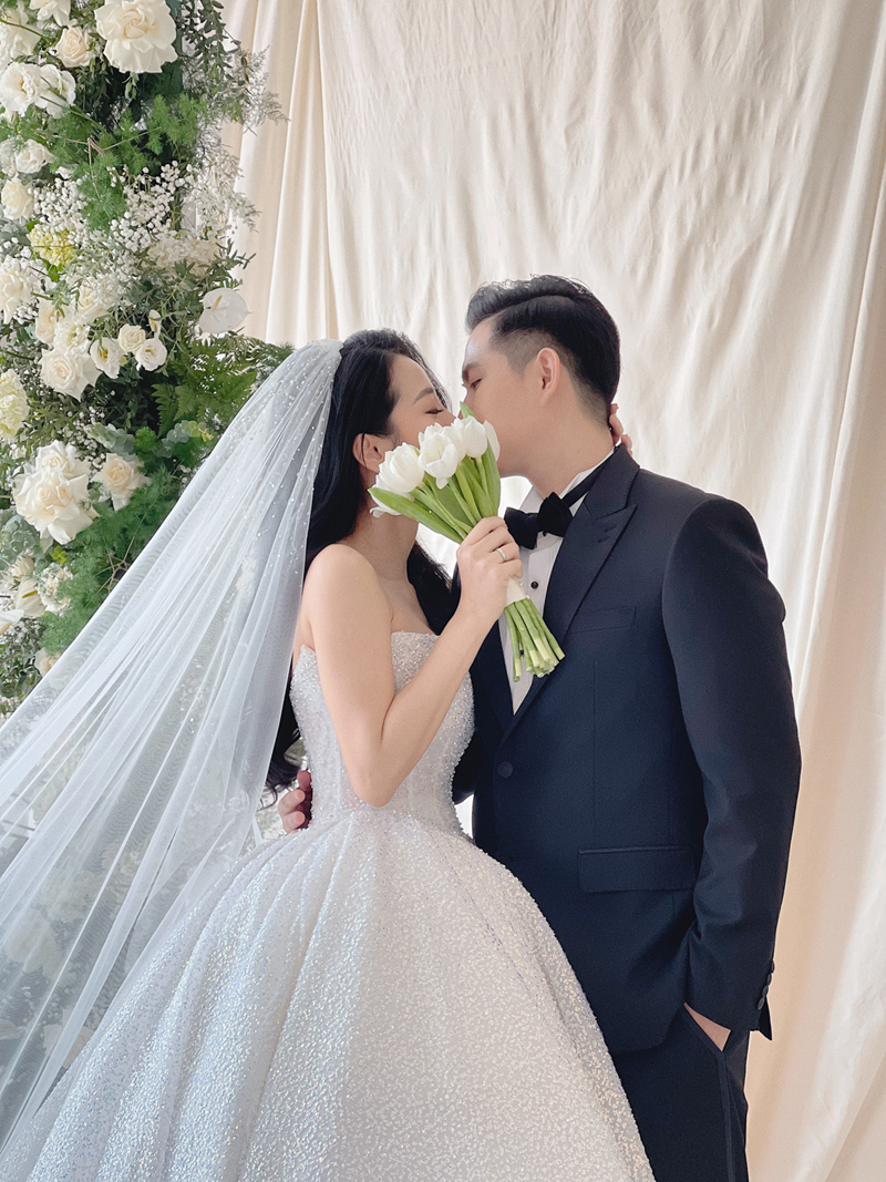 Chuyên trị vai 'tiểu tam' trong MV, Karen Nguyễn rạng rỡ trong loạt ảnh cưới cùng chồng doanh nhân - ảnh 4