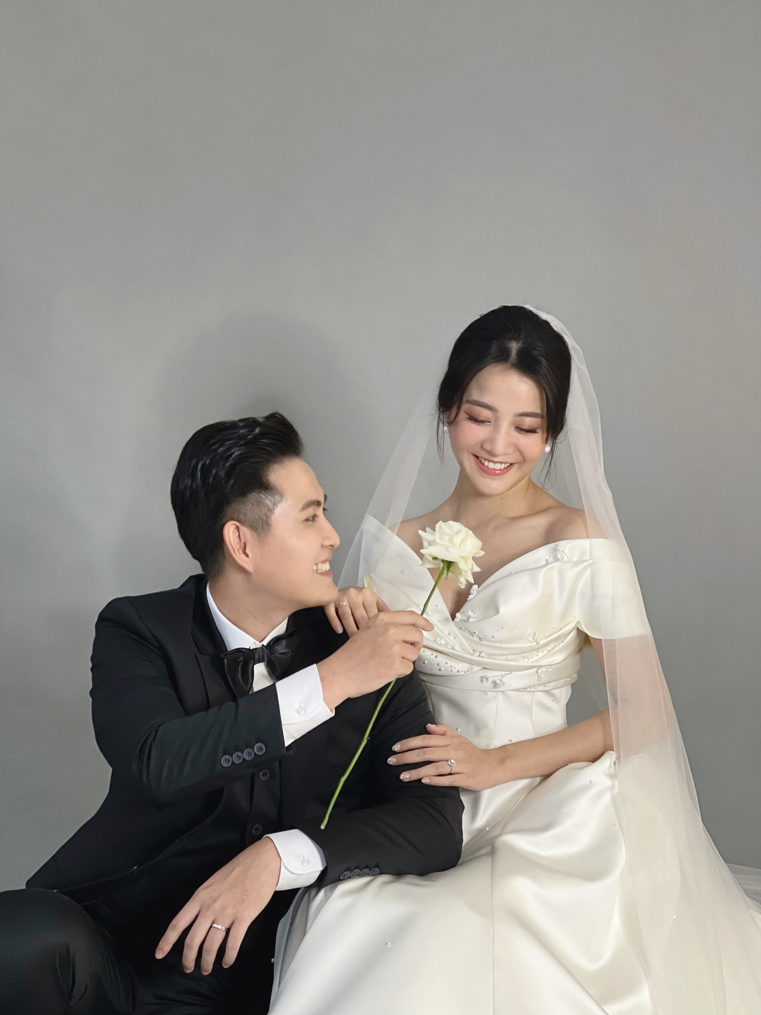 Chuyên trị vai 'tiểu tam' trong MV, Karen Nguyễn rạng rỡ trong loạt ảnh cưới cùng chồng doanh nhân - ảnh 7