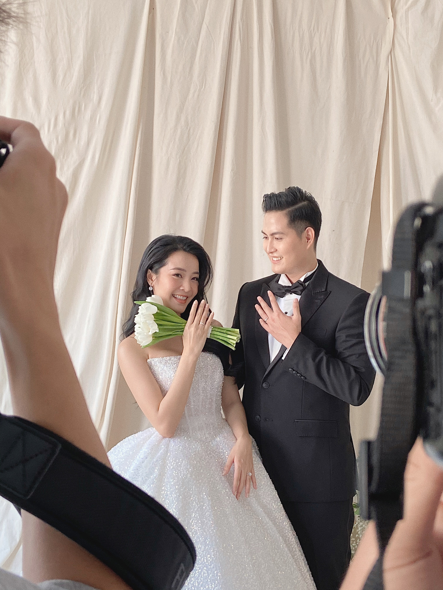 Chuyên trị vai 'tiểu tam' trong MV, Karen Nguyễn rạng rỡ trong loạt ảnh cưới cùng chồng doanh nhân - ảnh 3