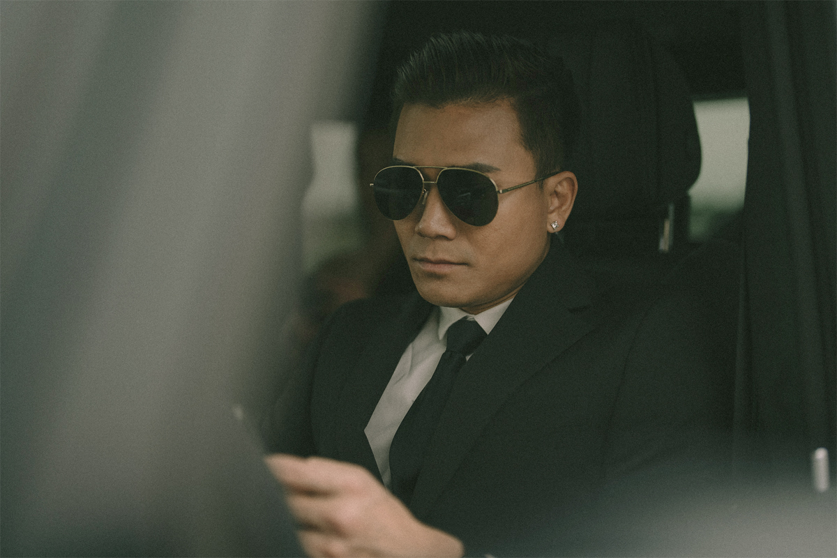 Ca sĩ Khang Việt mang siêu xe G63, nhà triệu đô vào MV mới