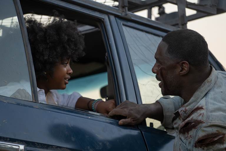 Idris Elba đối mặt với cuộc chiến sinh tồn giữa rừng xanh trong bộ phim điện ảnh giật gân mới - Quái Thú