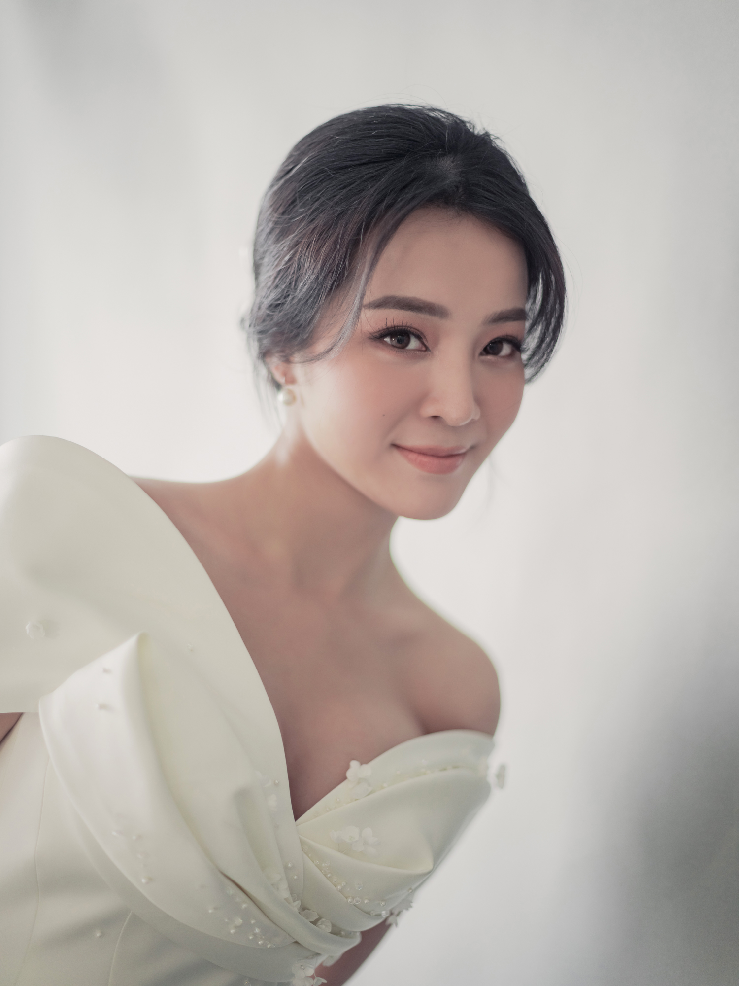 Hé lộ bộ ảnh cưới của Karen Nguyễn cùng ông xã: Áo cưới được đính kết hơn 1000 viên pha lê - ảnh 5