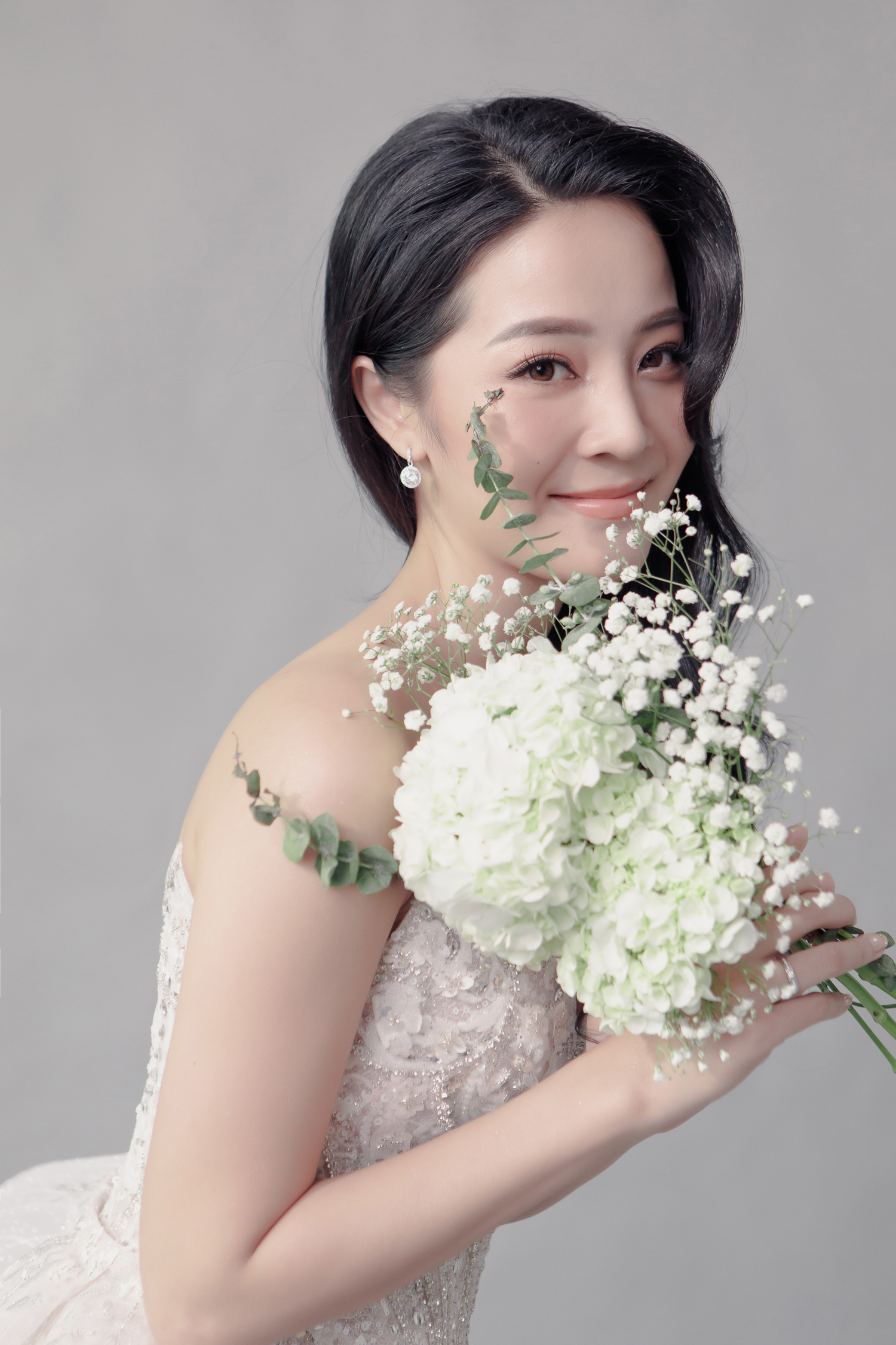 Hé lộ bộ ảnh cưới của Karen Nguyễn cùng ông xã: Áo cưới được đính kết hơn 1000 viên pha lê - ảnh 9