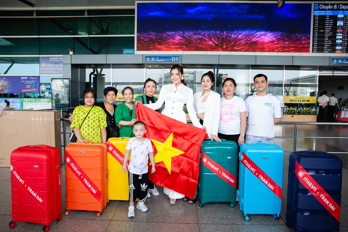 Trân Đài mang 12 vali nặng 220kg với 6 màu đại diện cộng đồng LGBTQ+ sang Thái Lan tham Dự MIQ 2022