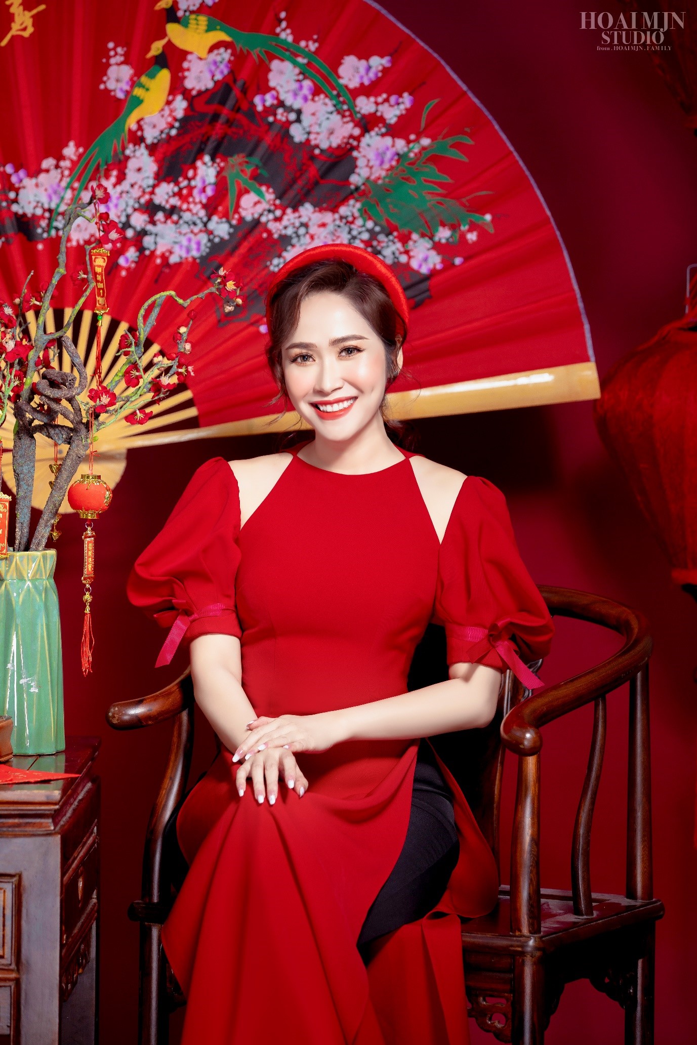 CEO Thảo Nguyên trong tà áo dài truyền thống Việt Nam mùa Tết 2021 - ảnh 5