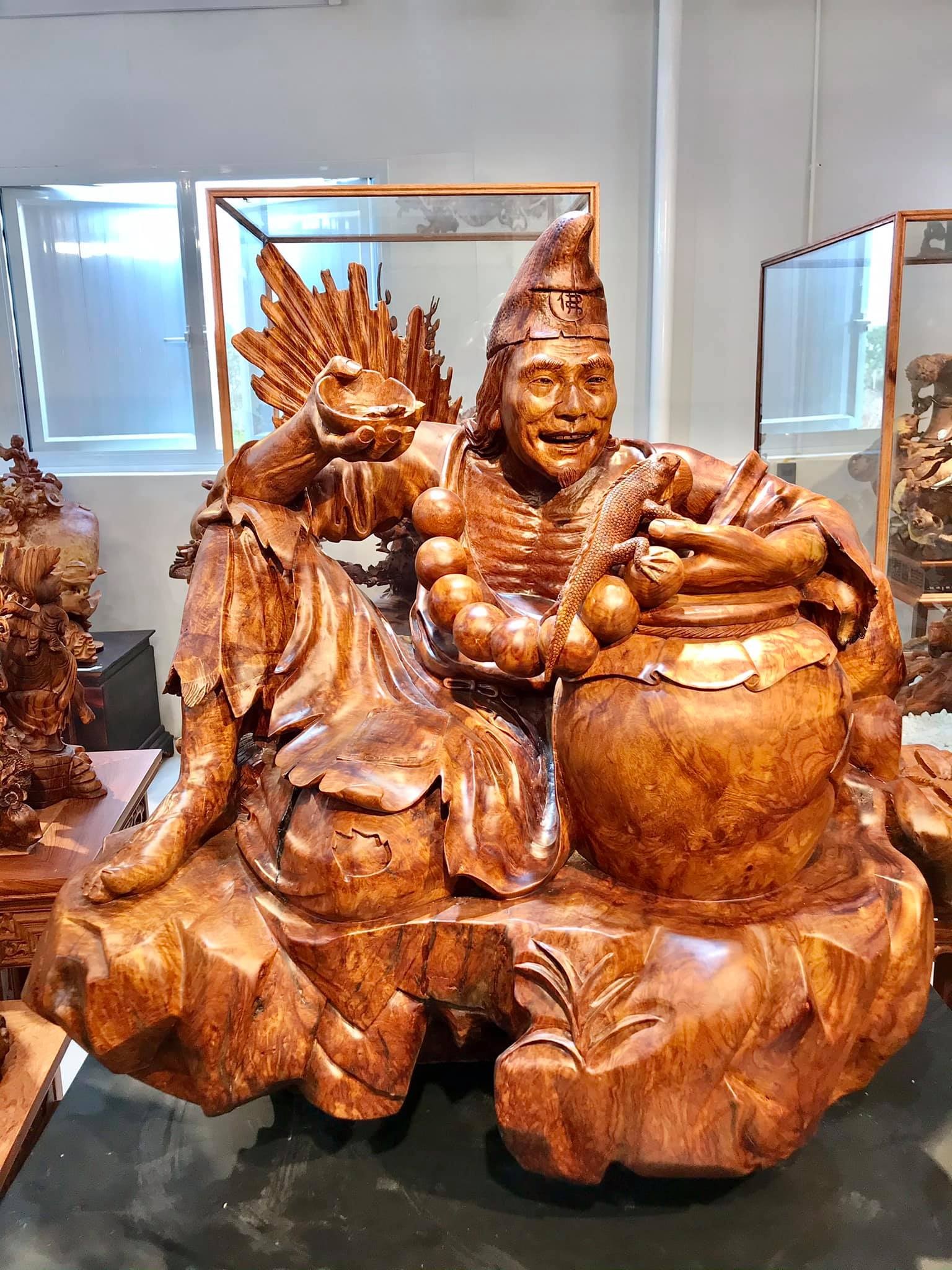 Sự đa dạng về nghệ thuật và ý nghĩa của sản phẩm mang lại tại tượng gỗ Trung Kiên - ảnh 3