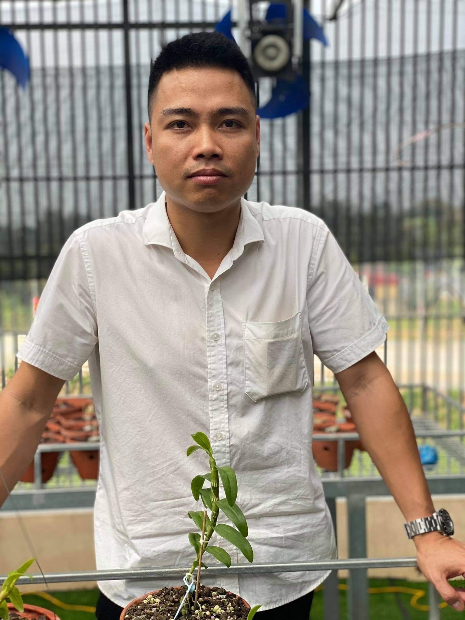 Doanh nhân trẻ Nguyễn Thắng tô điểm cho ngôi nhà với vườn lan Var trên ban công đẹp mắt