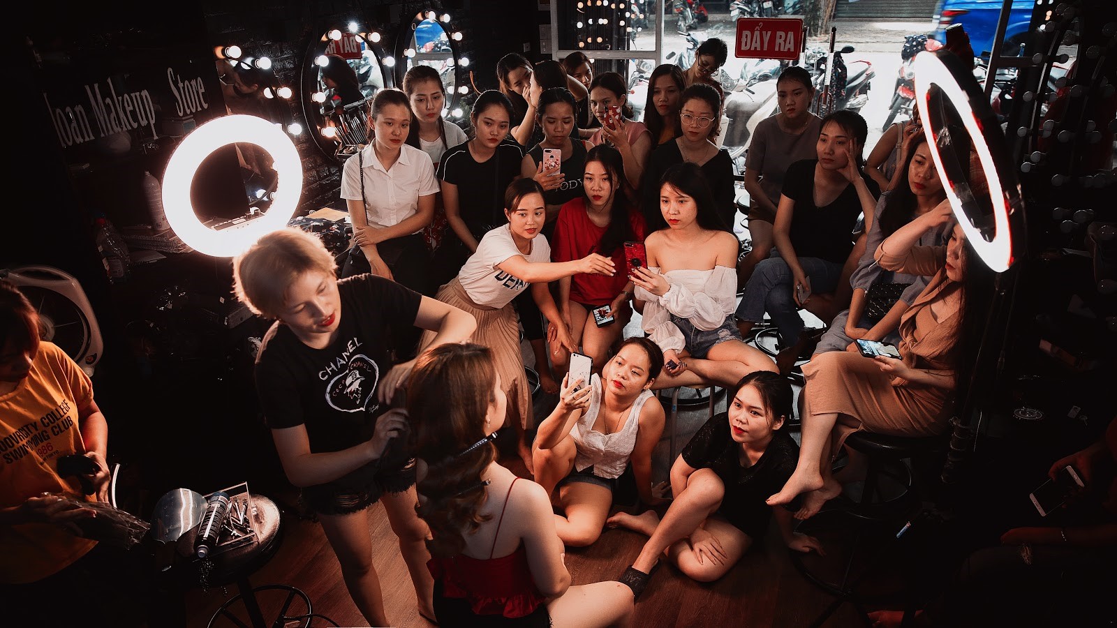 Nguyễn Hồng Hoan và câu chuyện biến ước mơ gây dựng học viện makeup thành hiện thực