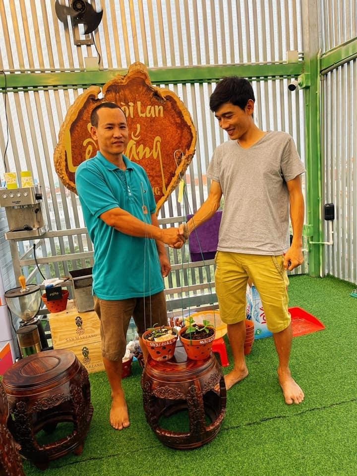 Doanh nhân Lê Cao Thắng và những khó khăn khi bắt đầu với công việc chăm sóc hoa lan Doanh nhân Lê Cao Thắng và những khó khăn khi bắt đầu với công việc chăm sóc hoa lan