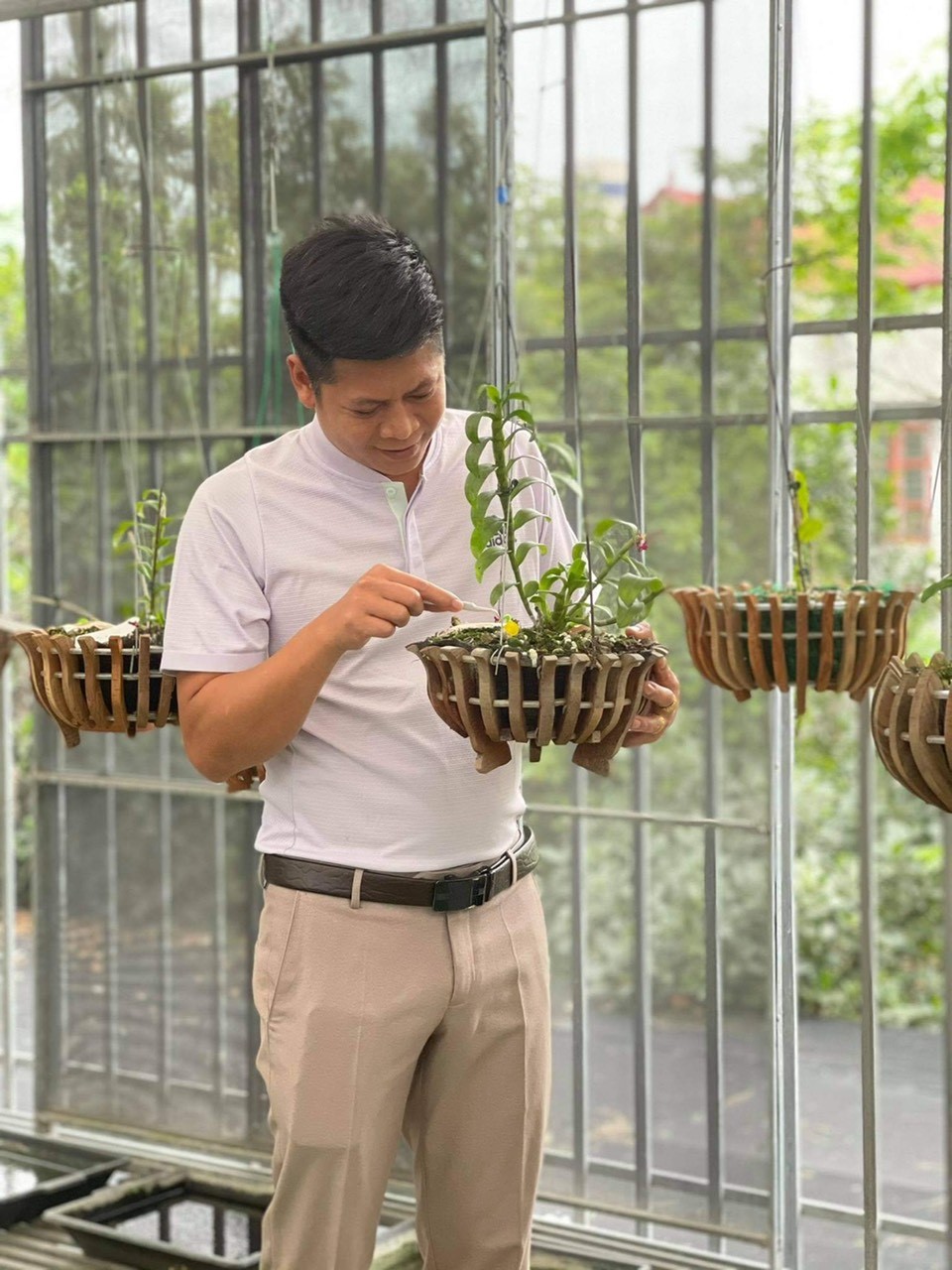Nghệ nhân Nguyễn Tuấn Trung chia sẻ cách trồng và chăm sóc hoa lan đột biến - ảnh 2