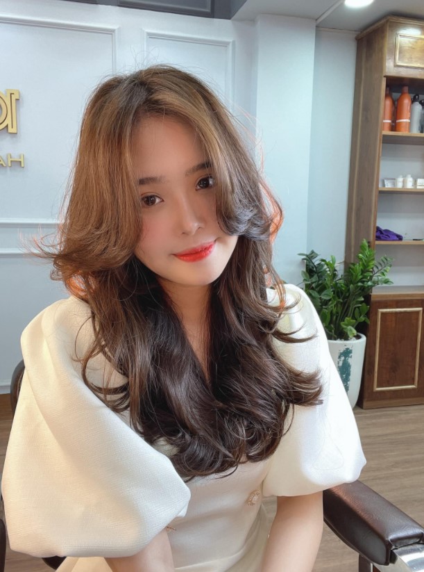 Chiến Nguyễn cùng Thương hiệu 1900 Hair Salon mang vẻ đẹp toàn diện đến phụ nữ Việt