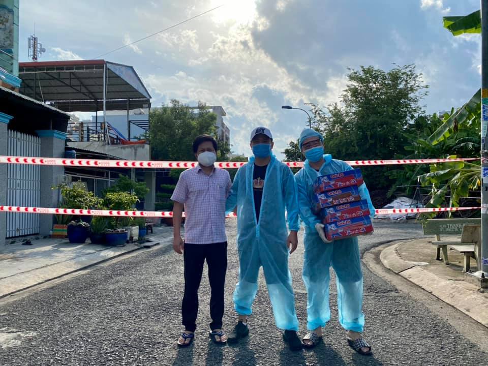 Phi công Đăng Nguyễn thiện nguyện chân tình chứ không đợi giàu mới cho đi Phi công Đăng Nguyễn thiện nguyện chân tình chứ không đợi giàu mới cho đi - ảnh 2