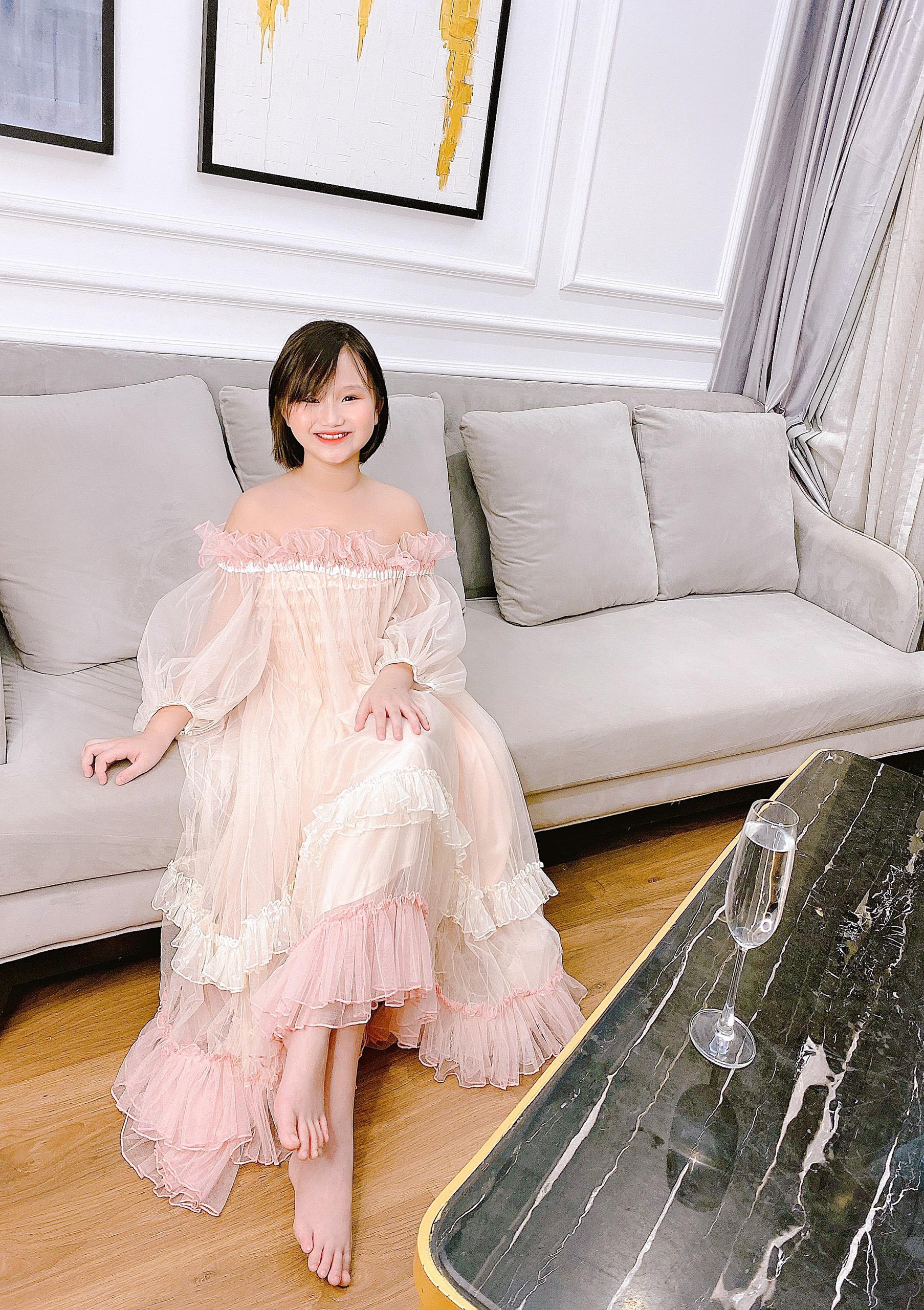 Á Hậu Phước Phạm & loạt ảnh đáng yêu bên các con Á Hậu Phước Phạm & loạt ảnh đáng yêu bên các con - ảnh 8