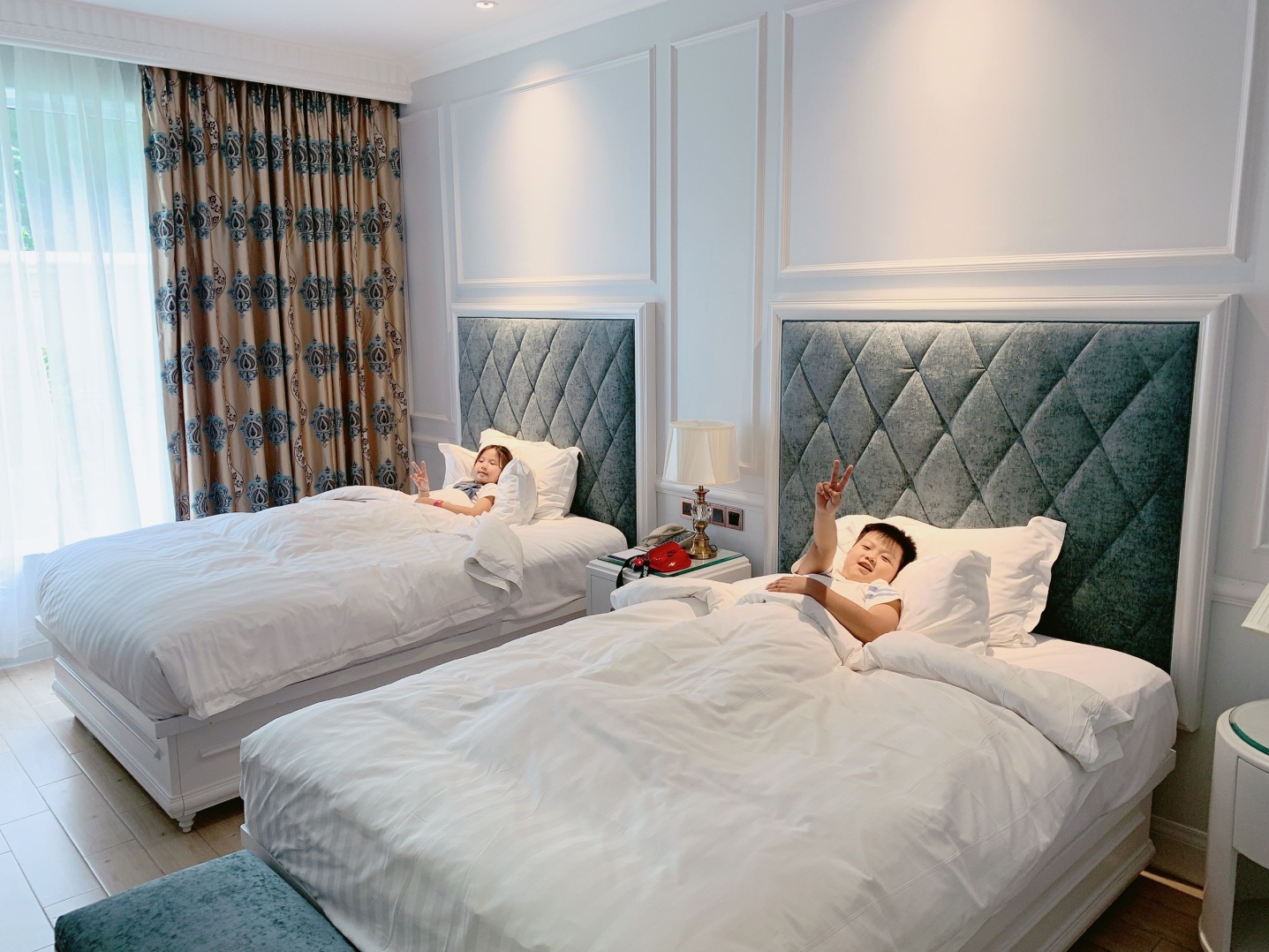 Á Hậu Phước Phạm & loạt ảnh đáng yêu bên các con Á Hậu Phước Phạm & loạt ảnh đáng yêu bên các con - ảnh 6