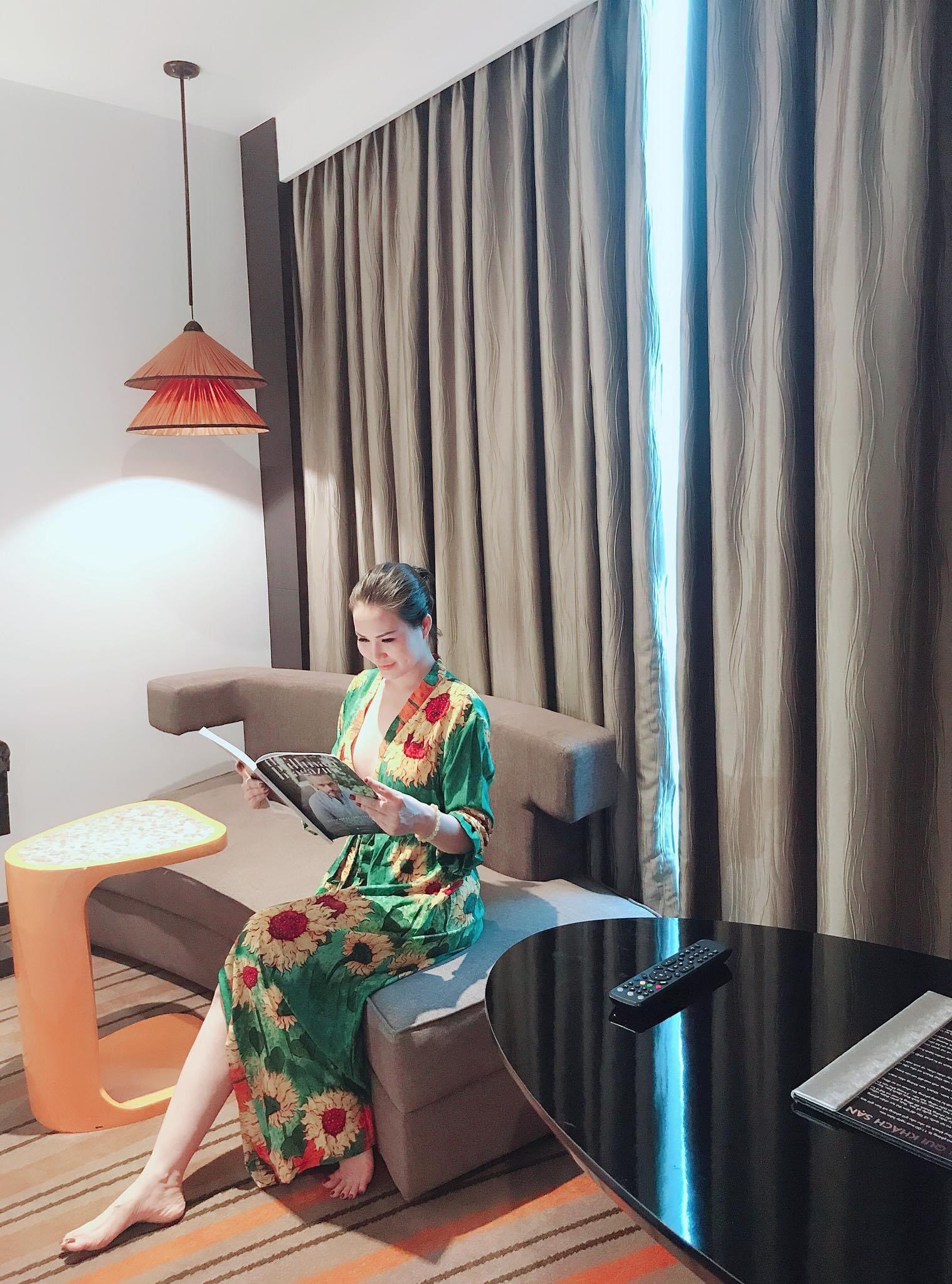 Á Hậu Phước Phạm & loạt ảnh đáng yêu bên các con Á Hậu Phước Phạm & loạt ảnh đáng yêu bên các con - ảnh 12