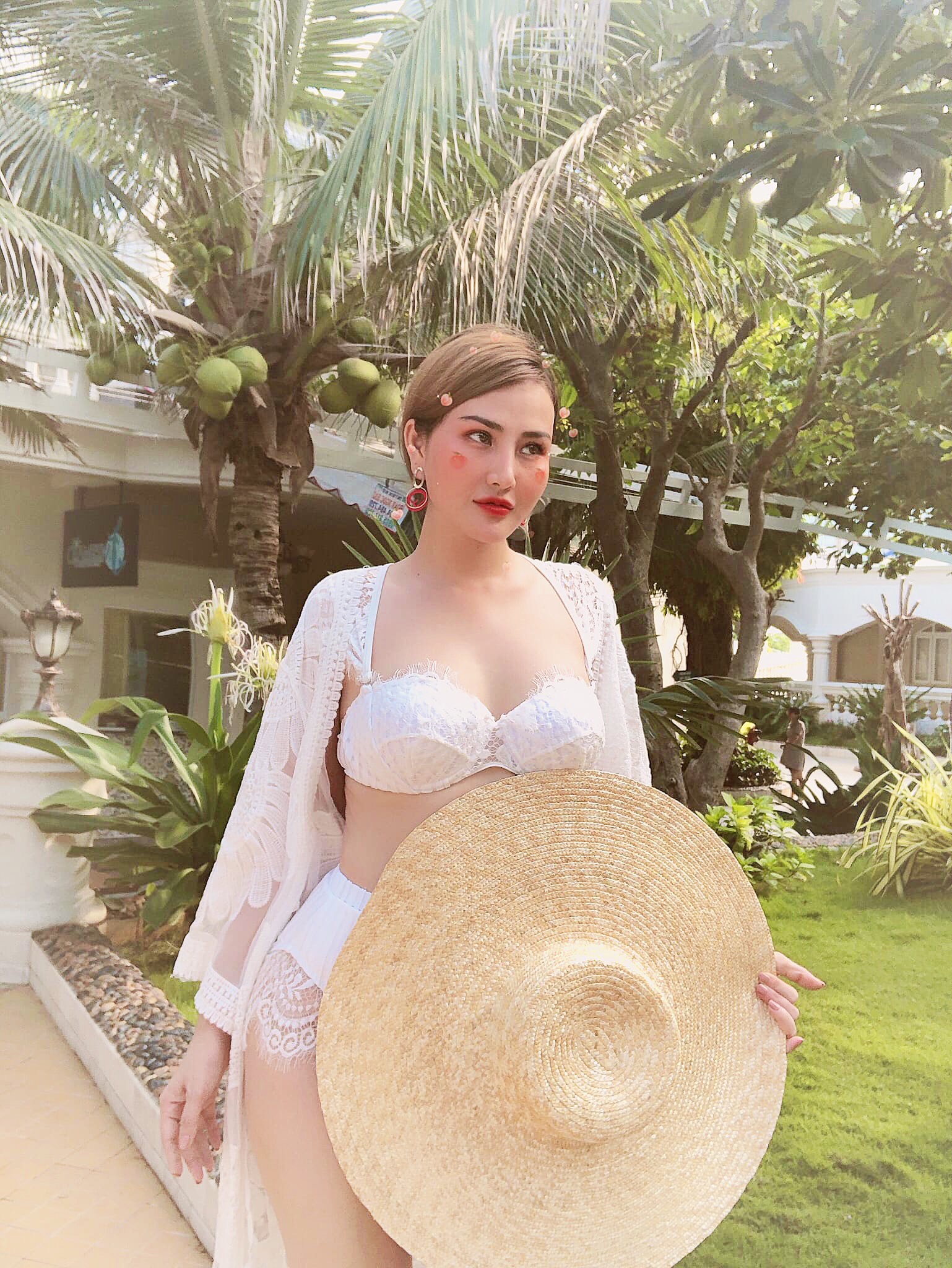 Á Hậu Phước Phạm & loạt ảnh đáng yêu bên các con Á Hậu Phước Phạm & loạt ảnh đáng yêu bên các con - ảnh 2