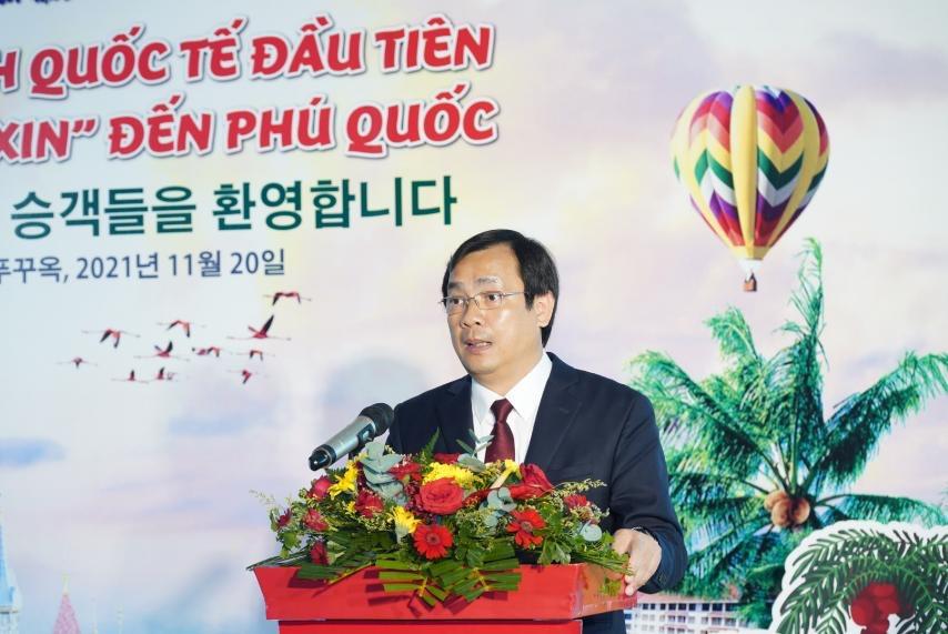 HOT: Phú Quốc đón đoàn khách hộ chiếu vaccine đầu tiên đến Việt Nam - ảnh 9