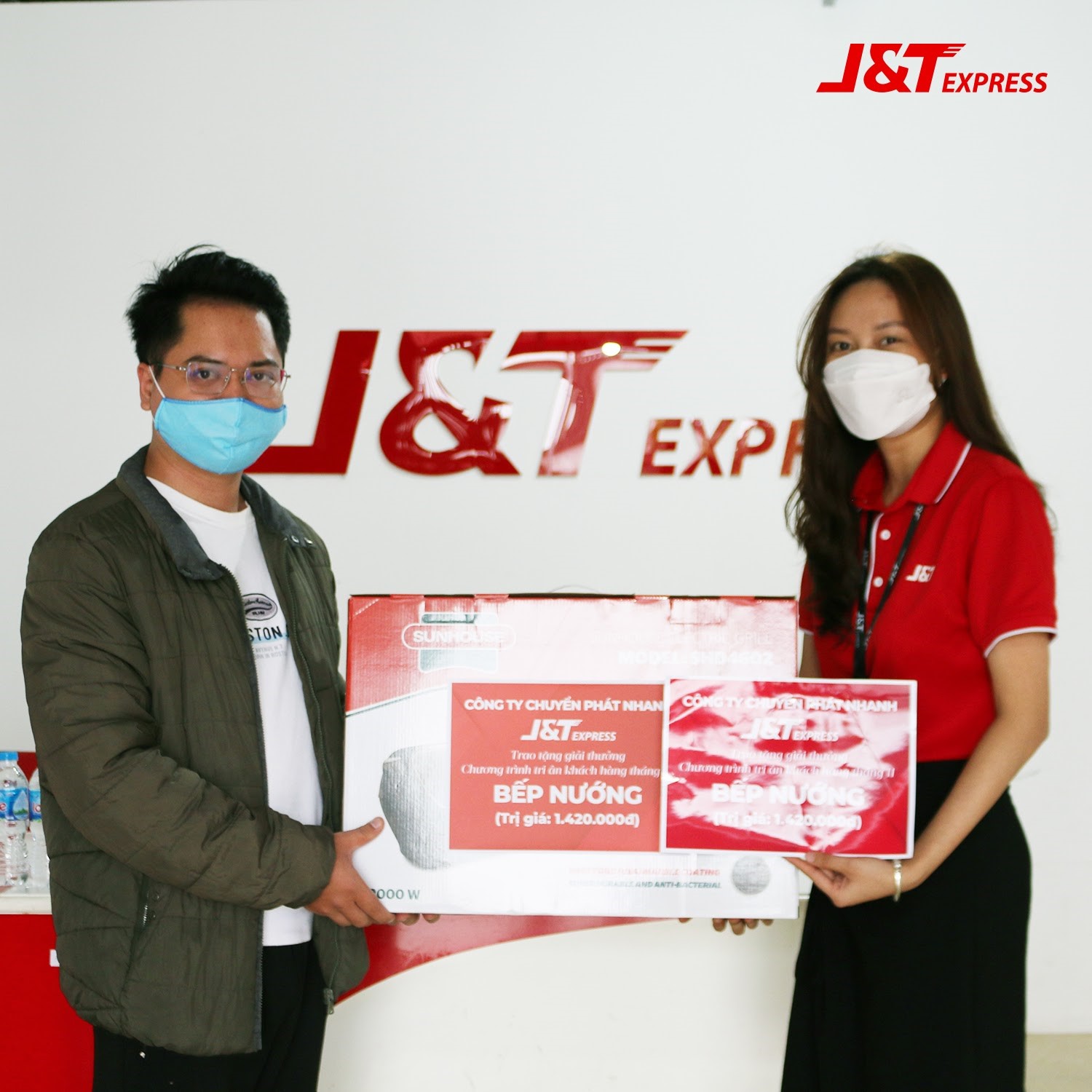 J&T Express khép lại năm 2021 bằng chương trình Red Tuesday: “Hoàn tiền cuối năm, hàng trăm quà tặng” - ảnh 4