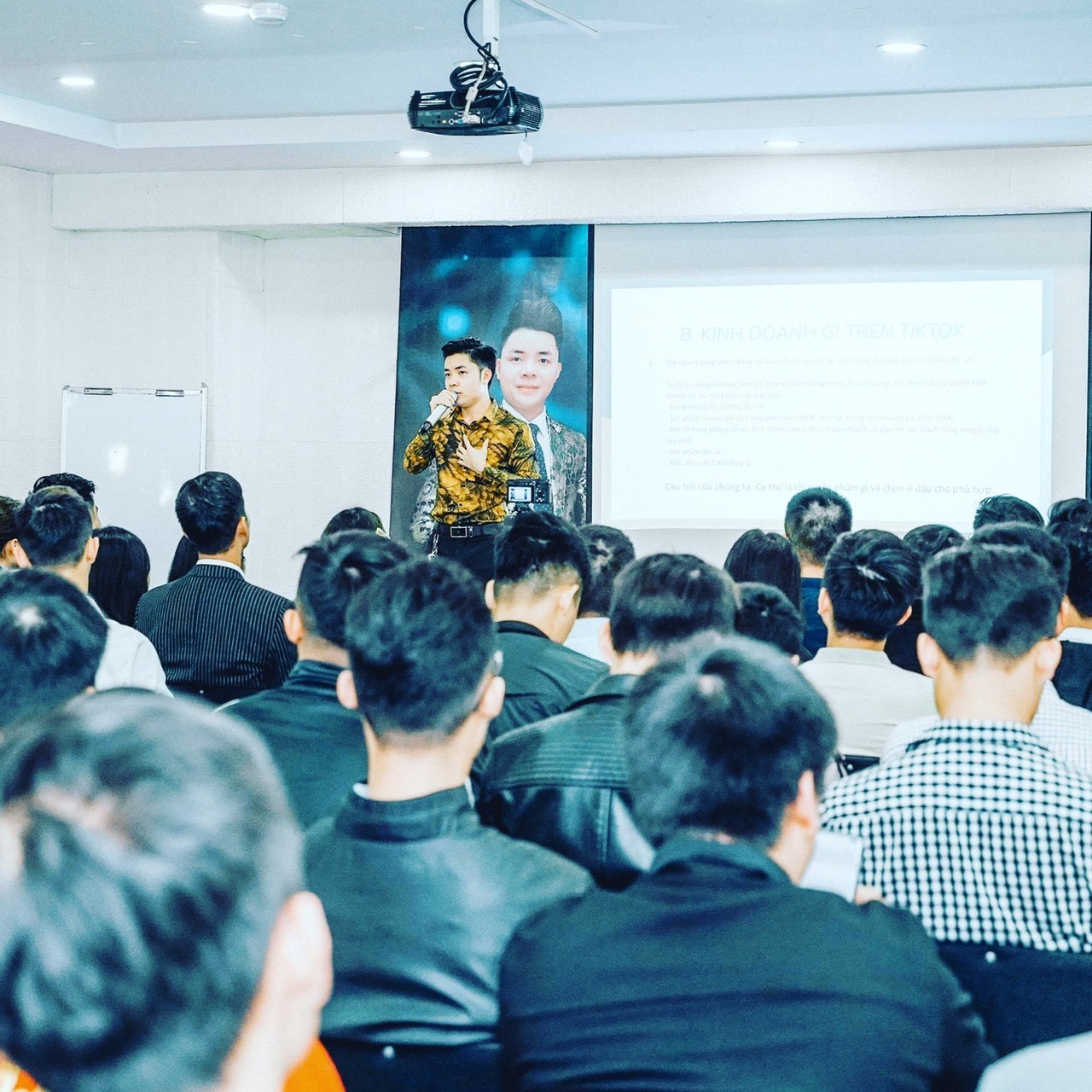 Giảng viên Nguyễn Đình Trưởng và sự lan tỏa khát vọng kinh doanh cho người trẻ Giảng viên Nguyễn Đình Trưởng và sự lan tỏa khát vọng kinh doanh cho người trẻ - ảnh 3