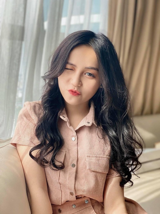 Hotgirl nổi tiếng Hoàng Châu Anh: Nuôi dưỡng vẻ đẹp bằng chính niềm hạnh phúc mỗi ngày