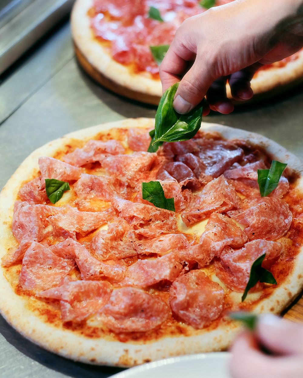 Độc đáo cách kết hợp Salami với Pizza và mì Ý tại Basta Hiro