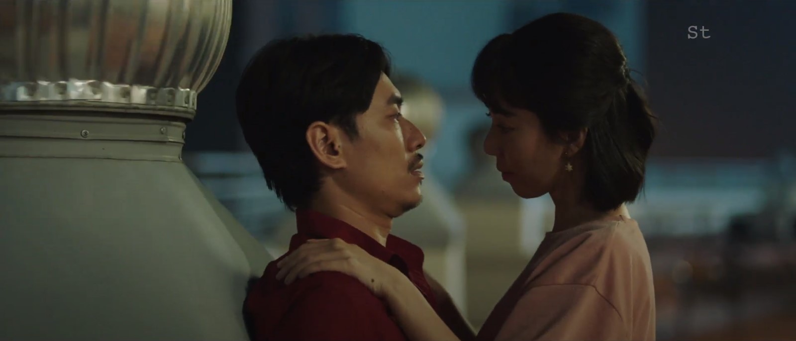 “Chìa Khóa Trăm Tỷ” tung “nụ hôn điện ảnh đầu tiên' của Thu Trang trong trailer Tết - ảnh 1