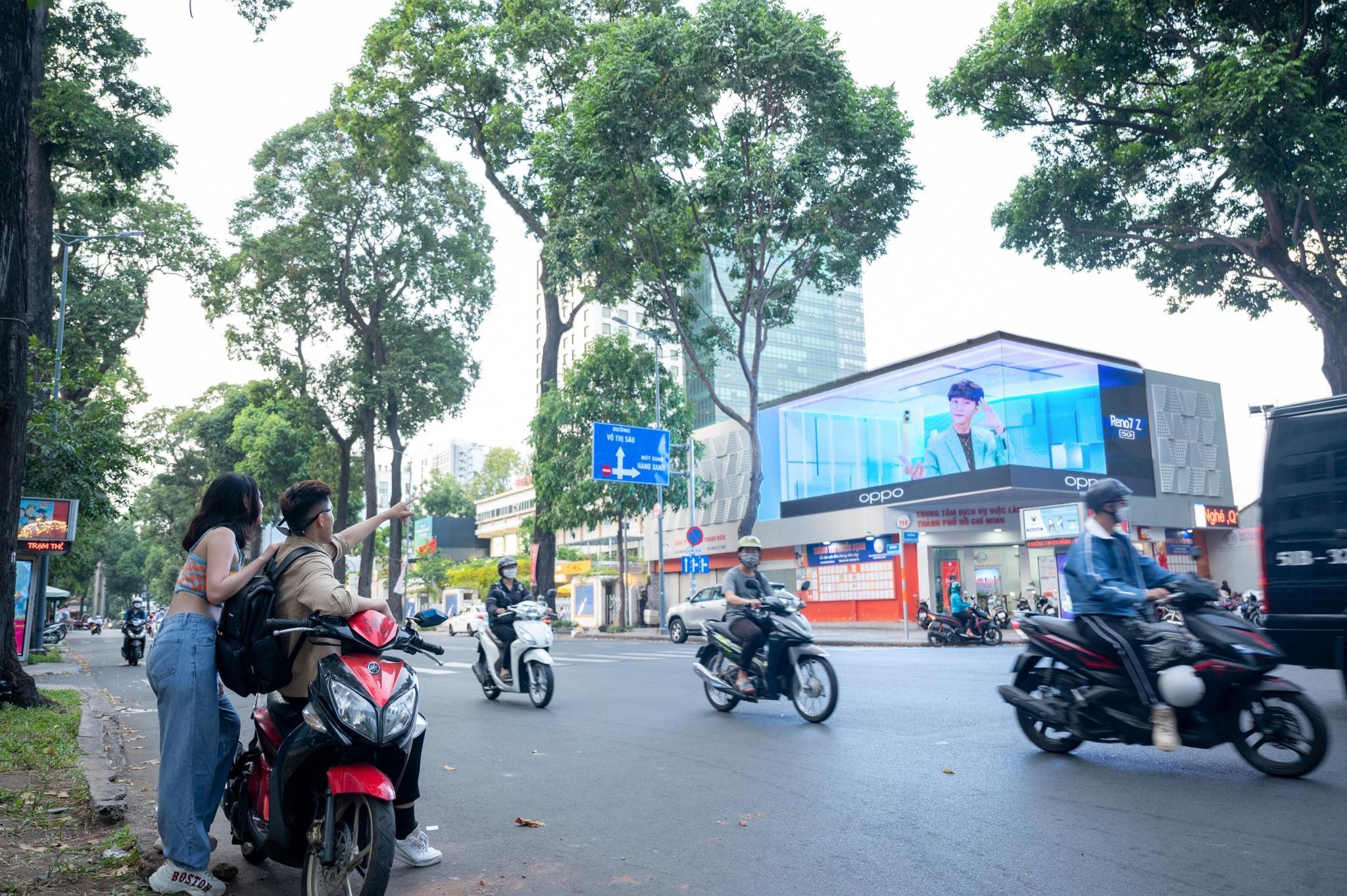 Sơn Tùng M-TP gây sốt trước màn ảo thuật “không giới hạn” trên đường phố Sài Gòn