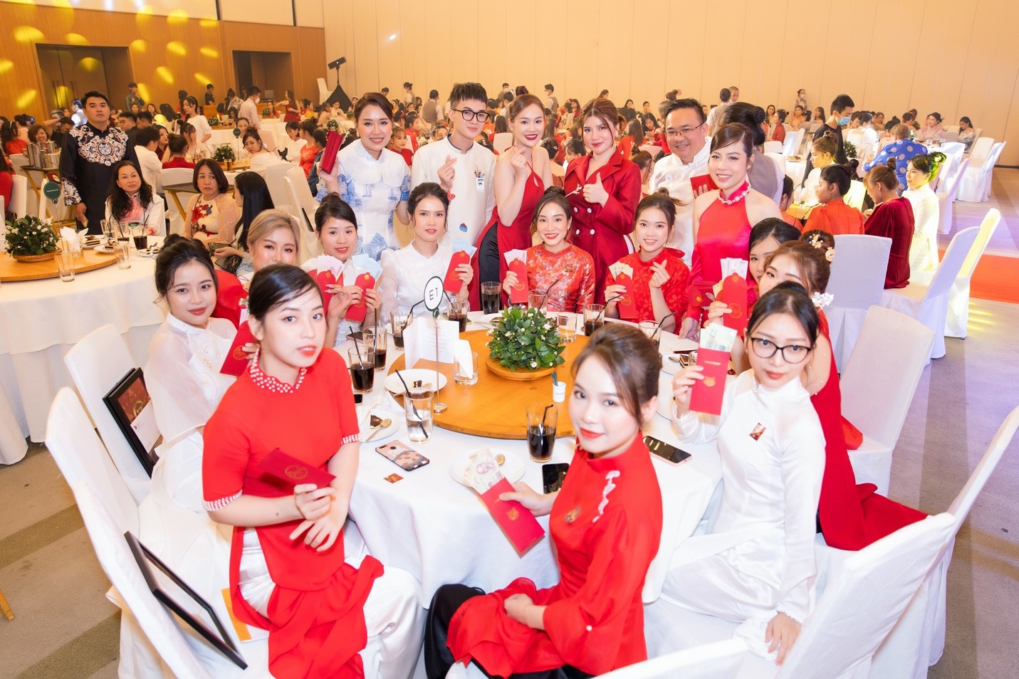 Vượt qua kỳ đại dịch, Shynh Group chi tiền tỷ mở tiệc tân niên chiêu đãi nhân viên
