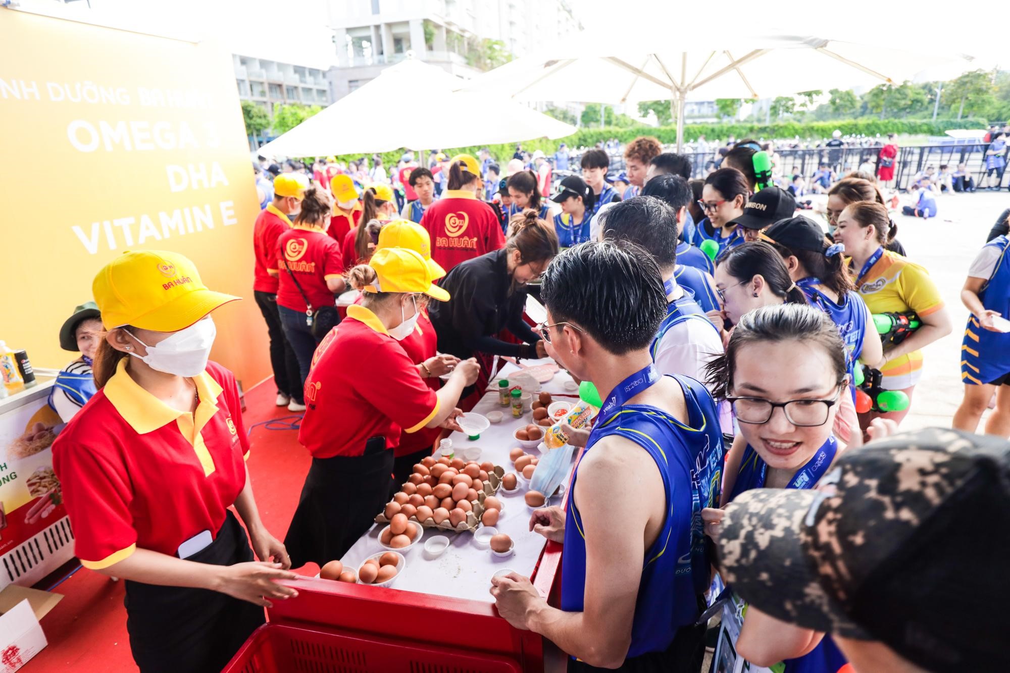Hơn 5000 trứng gà dinh dưỡng Ba Huân tiếp sức cho các vận động viên tại đường chạy nước Revive Water Run 2022 - ảnh 3