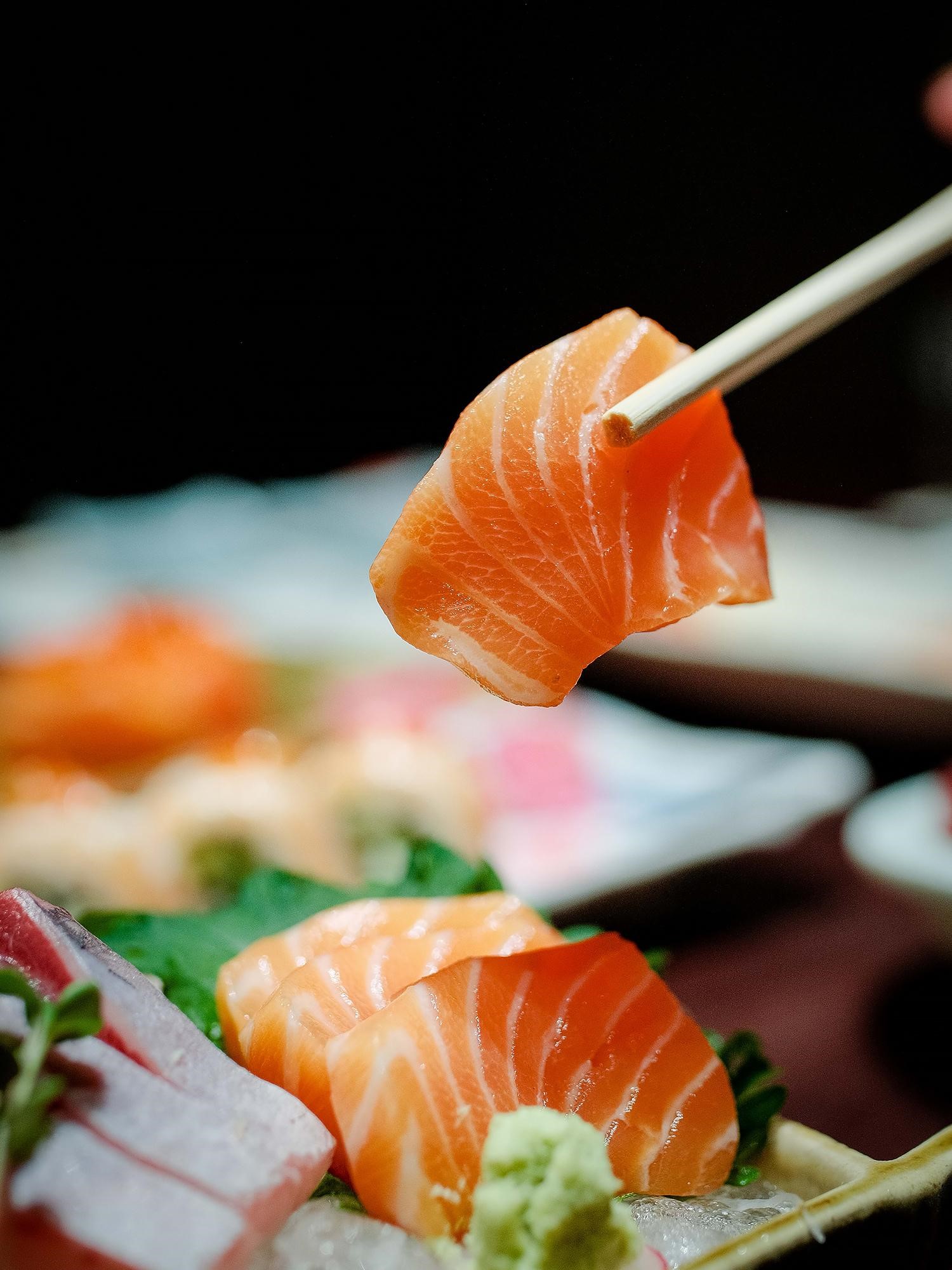 Thử thách làm cá hồi ‘size khủng’ lên đến 16kg cùng bếp trưởng Nhật Bản tại Sushi Hokkaido Sachi