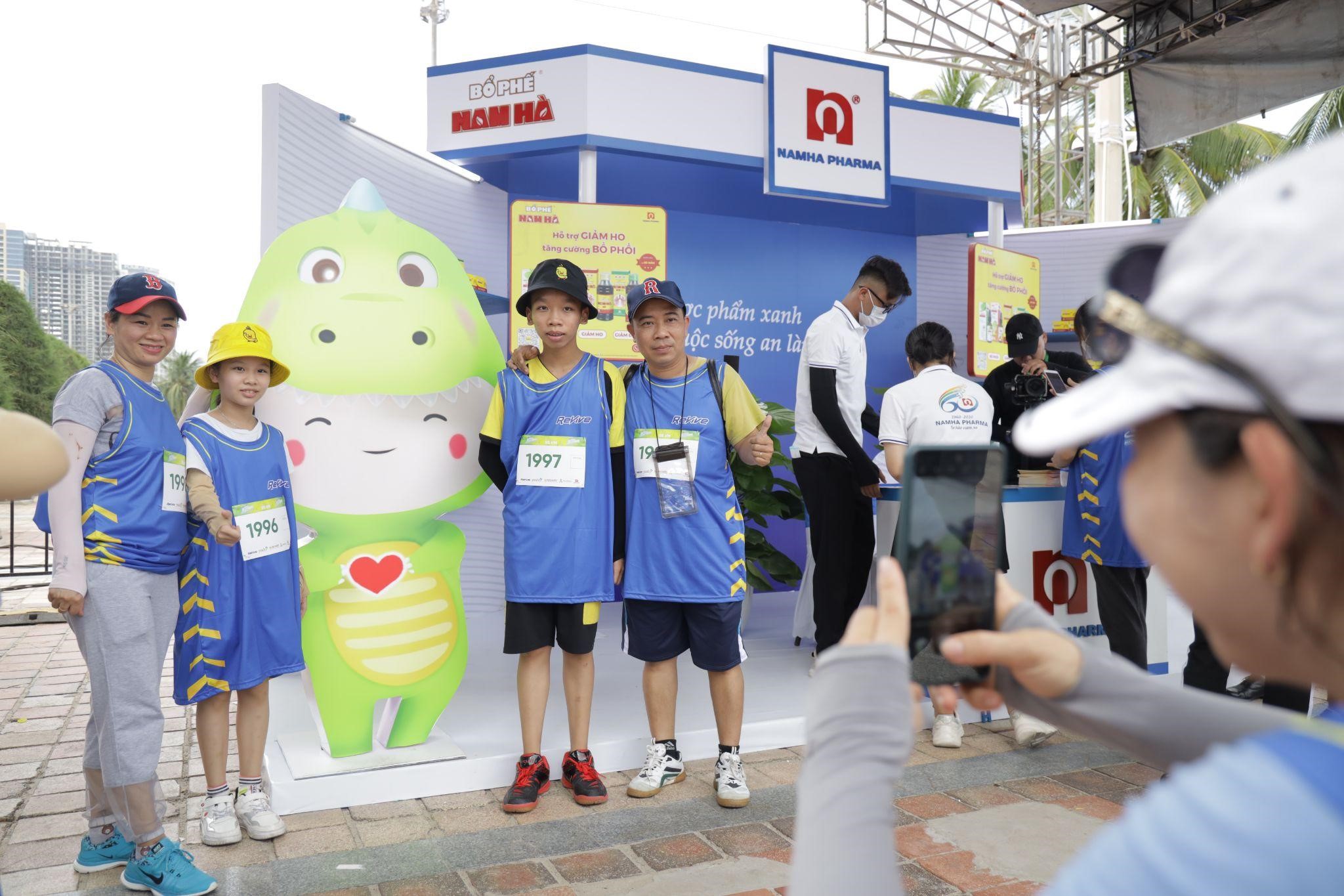 Dược Nam Hà tiếp sức 8000 vận động viên tại Revive Water Run