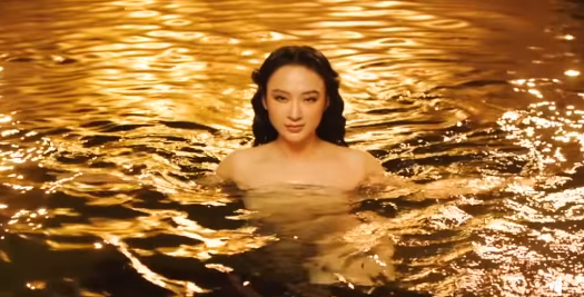 Nghi vấn Angela Phương Trinh chuẩn bị comeback, màn gợi cảm ngâm mình dưới nước bất ngờ 'dậy sóng' MXH? - ảnh 1