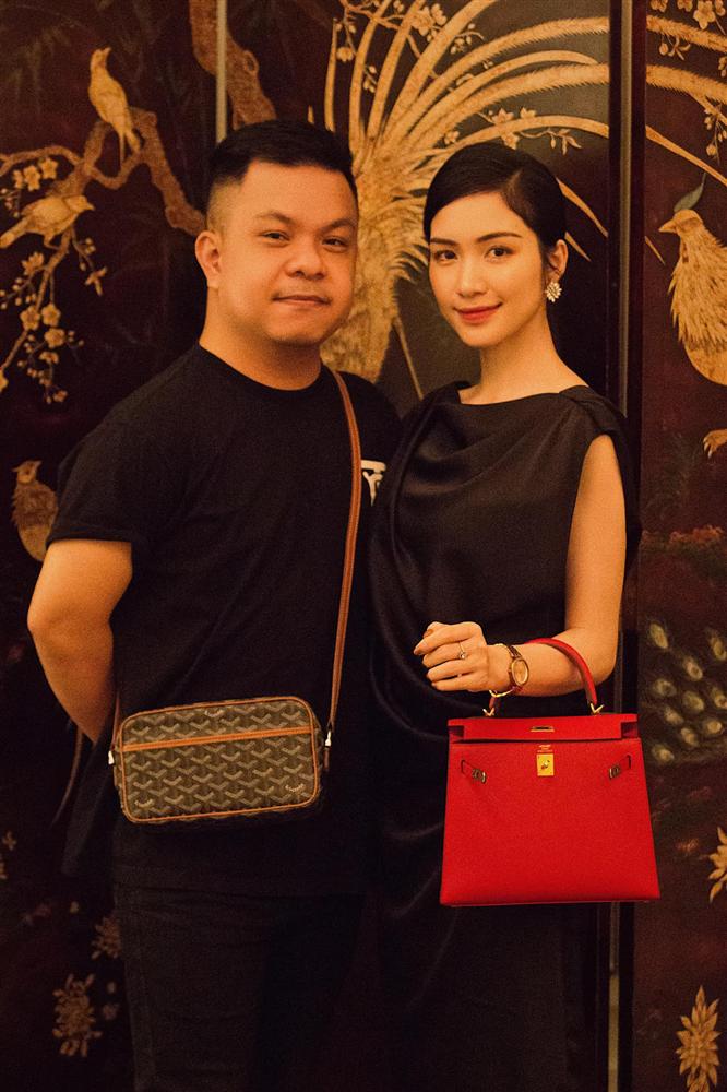 Trend ngày 4/2 có gì: Hòa Minzy thưởng Tết quản lý 400 triệu, Anti tấn công NXB vì Hải Tú lấy sách che vùng nhạy cảm Hòa Minzy 'cực sộp' thưởng nóng cho quản lý 400 triệu ăn Tết khiến fan choáng váng.
Xem thêm