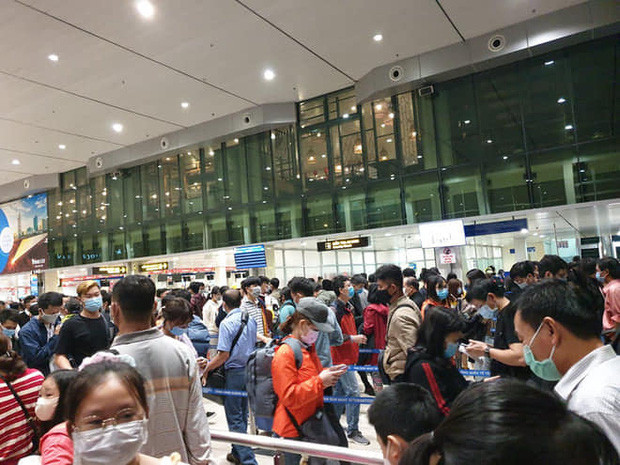 Để tạo thuận lợi lại bằng đường hàng không trong dịp Tết Nguyên đán và Lễ hội xuân Tân Sửu 2021, sân bay Tân Sơn Nhất đã có một số lưu ý đối với hành khách.
Xem thêm