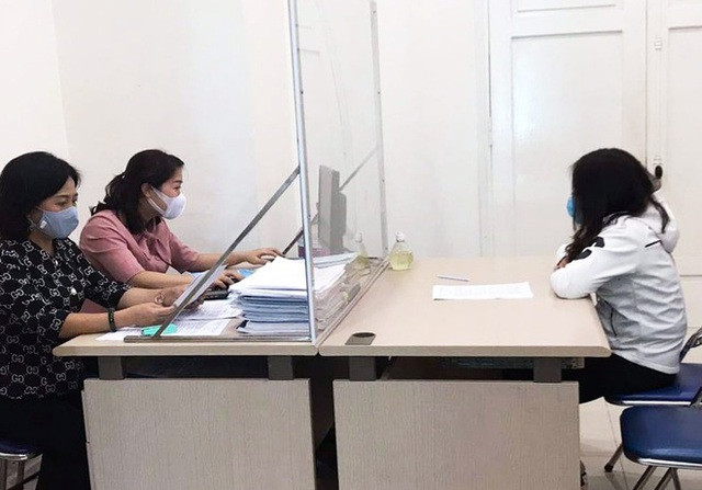 Trend ngày 5/2 có gì: Hương Giang sợ anti-fan công kích, sao Việt gây choáng trước mâm cúng ông Táo Sở Thông tin và Truyền thông Hà Nội vừa xử phạt hành chính 4 người có hành vi lợi dụng mạng xã hội cung cấp, chia sẻ thông tin bịa đặt gây hoang mang trong nhân dân. Mỗi người bị phạt 7,5 triệu đồng.
Xem thêm