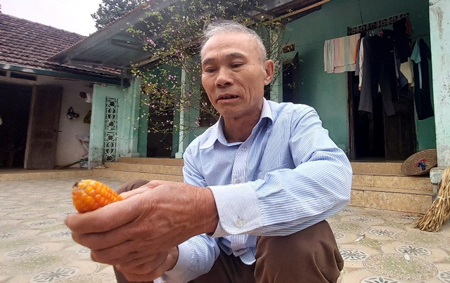 Trend ngày 5/2 có gì: Hương Giang sợ anti-fan công kích, sao Việt gây choáng trước mâm cúng ông Táo Đã nhiều năm con ở xa chưa có điều kiện về quê ăn Tết. Bị ung thư giai đoạn cuối, dù rất mong con cháu về nhưng vì tình hình dịch bệnh, người bố đành dặn các con không về quê ăn Tết.
Xem thêm