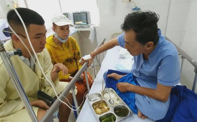  Theo thông tin mới nhất của MC Phạm Anh (người đầu tiên chia sẻ sự việc nghệ sĩ Thương Tín phải nhập viện cấp cứu vì đột quỵ) thì hiện nay sức khoẻ của nam diễn viên đã có nhiều chuyển biến tích cực. Xem thêm  