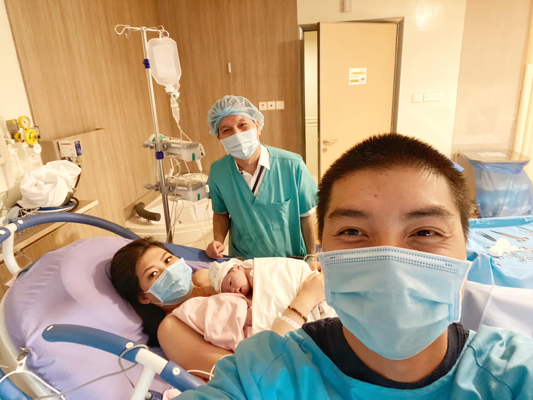 Quý Ròm - Ngọc Trai thông báo bà xã vừa hạ sinh con gái thứ 2: Dàn sao Việt kéo vào chúc mừng