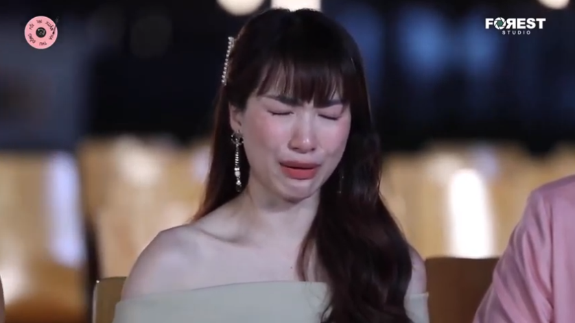 Những biểu cảm cười ra nước mắt khi sao Việt khóc: K-ICM từ dữ dội đến thẩn thờ, Hòa Minzy như trẻ lên ba