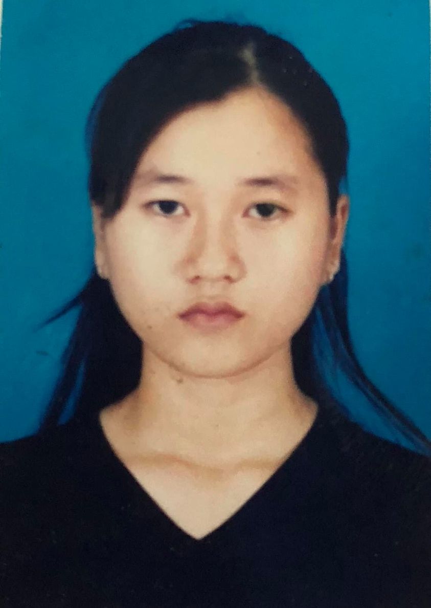 Tấm ảnh thẻ năm 17 tuổi của Lâm Vỹ Dạ làm cư dân mạng dậy sóng vì nét mặt 'bất biến'.
