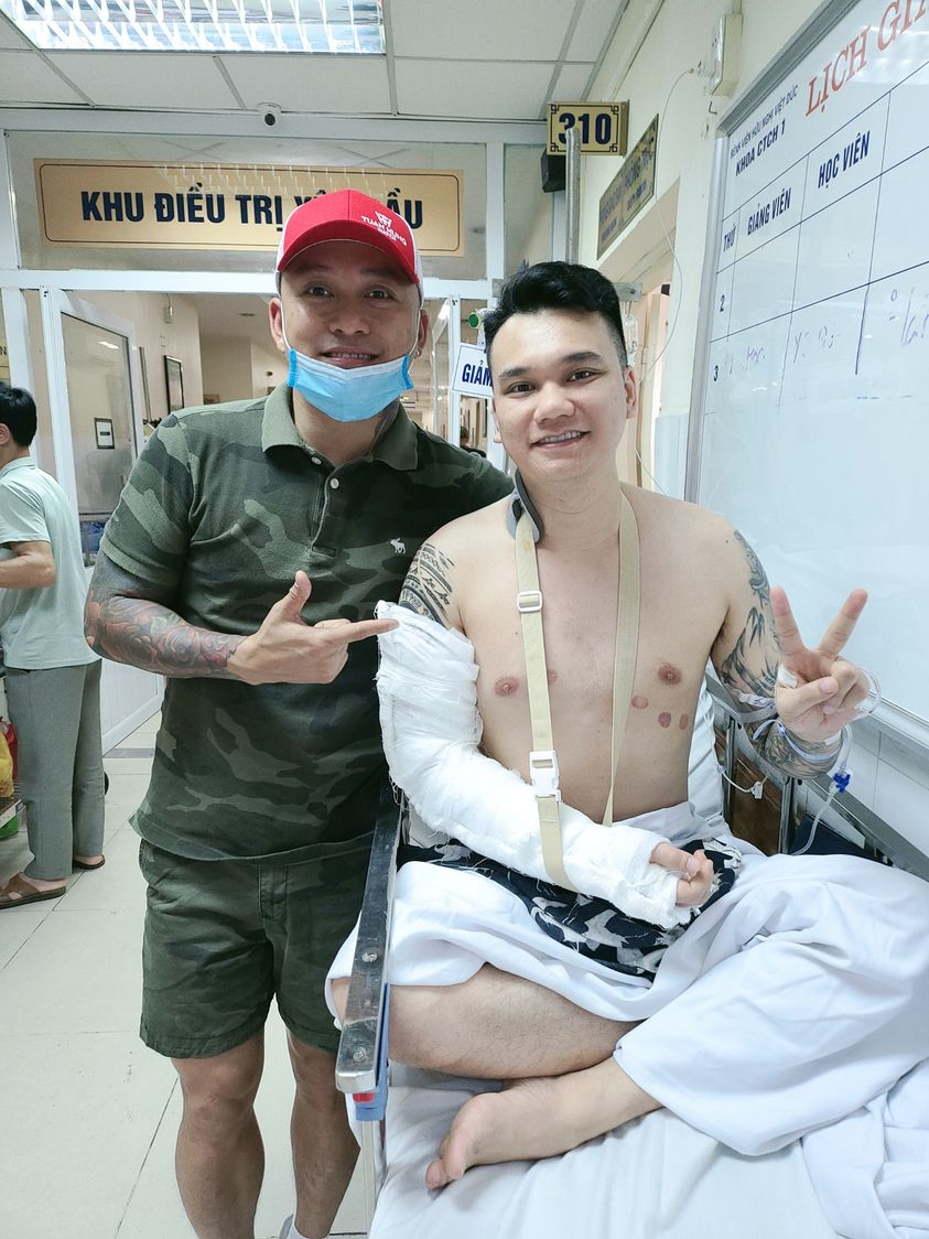 Tuấn Hưng tiết lộ sức khỏe của Khắc Việt: Bị thương nặng nhưng vẫn đòi đi hát, muốn bỏ boxing sang đánh golf - ảnh 1