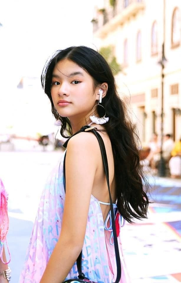 Mới 13 tuổi, con gái Trương Ngọc Ánh đã sở hữu BTS hoa tai có giá đắt đỏ, gu thẩm mỹ chẳng thua gì mẹ