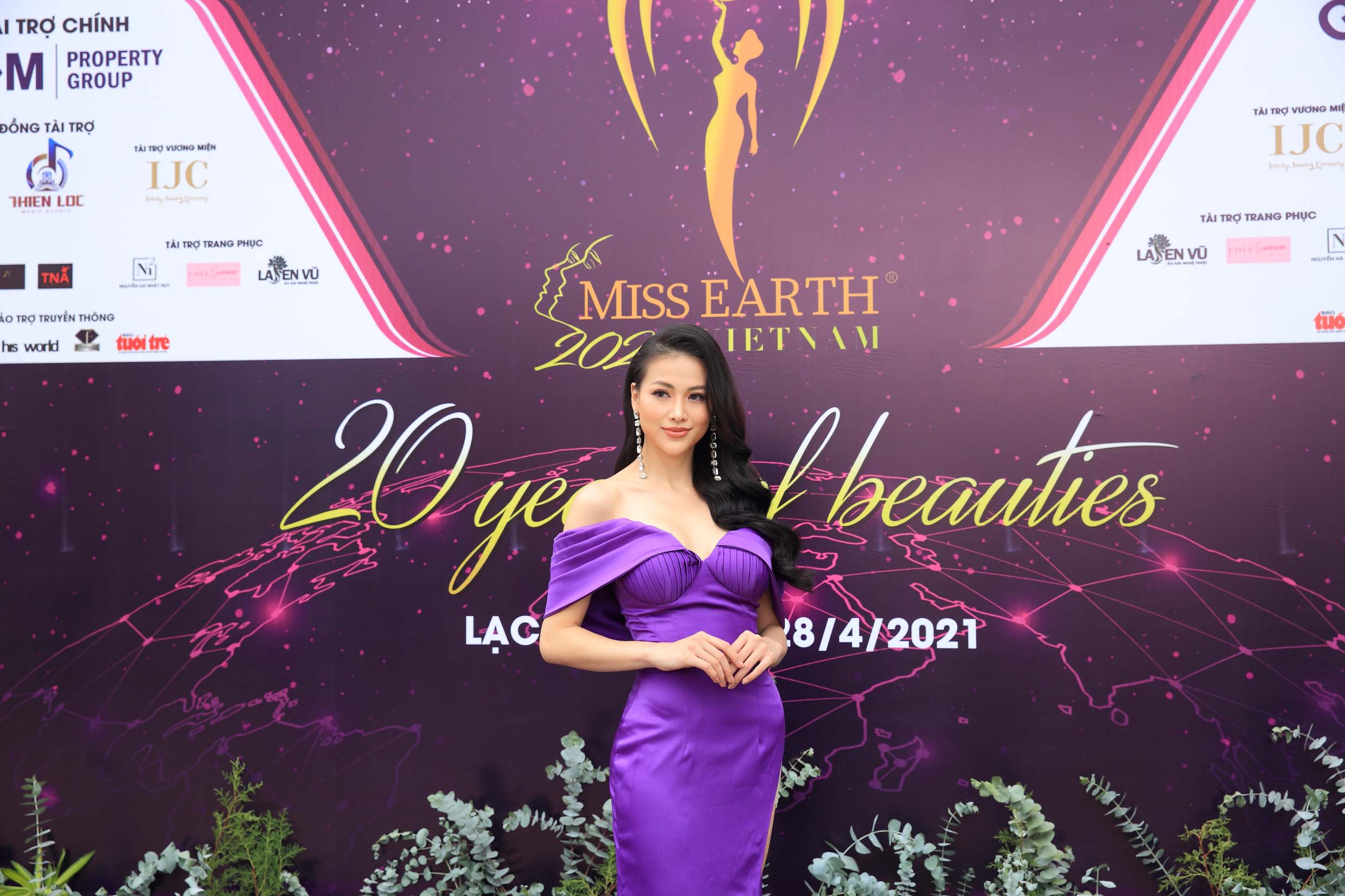 7 đại mỹ nhân hội ngộ cùng màn 'đọ sắc' gây ấn tượng trên thảm đỏ Miss Earth Vietnam 2021 - ảnh 3