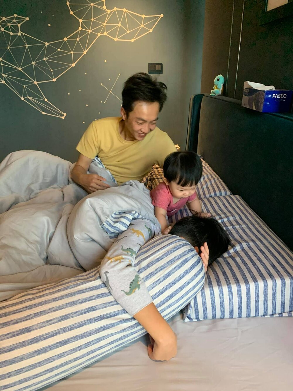 Đàm Thu Trang khoe cảnh con gái làm chị đại trong nhà: Khi chị ngủ phải nói khẽ cười duyên