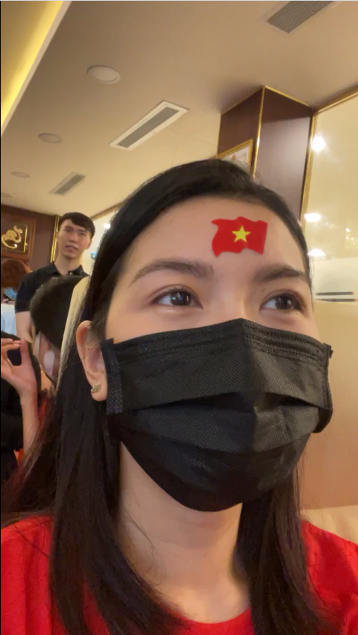Không khí cổ vũ Khánh Vân tại Việt Nam: Dàn hậu đồng loạt diện màu cờ sắc áo trực chờ bên thềm chung kết - ảnh 1