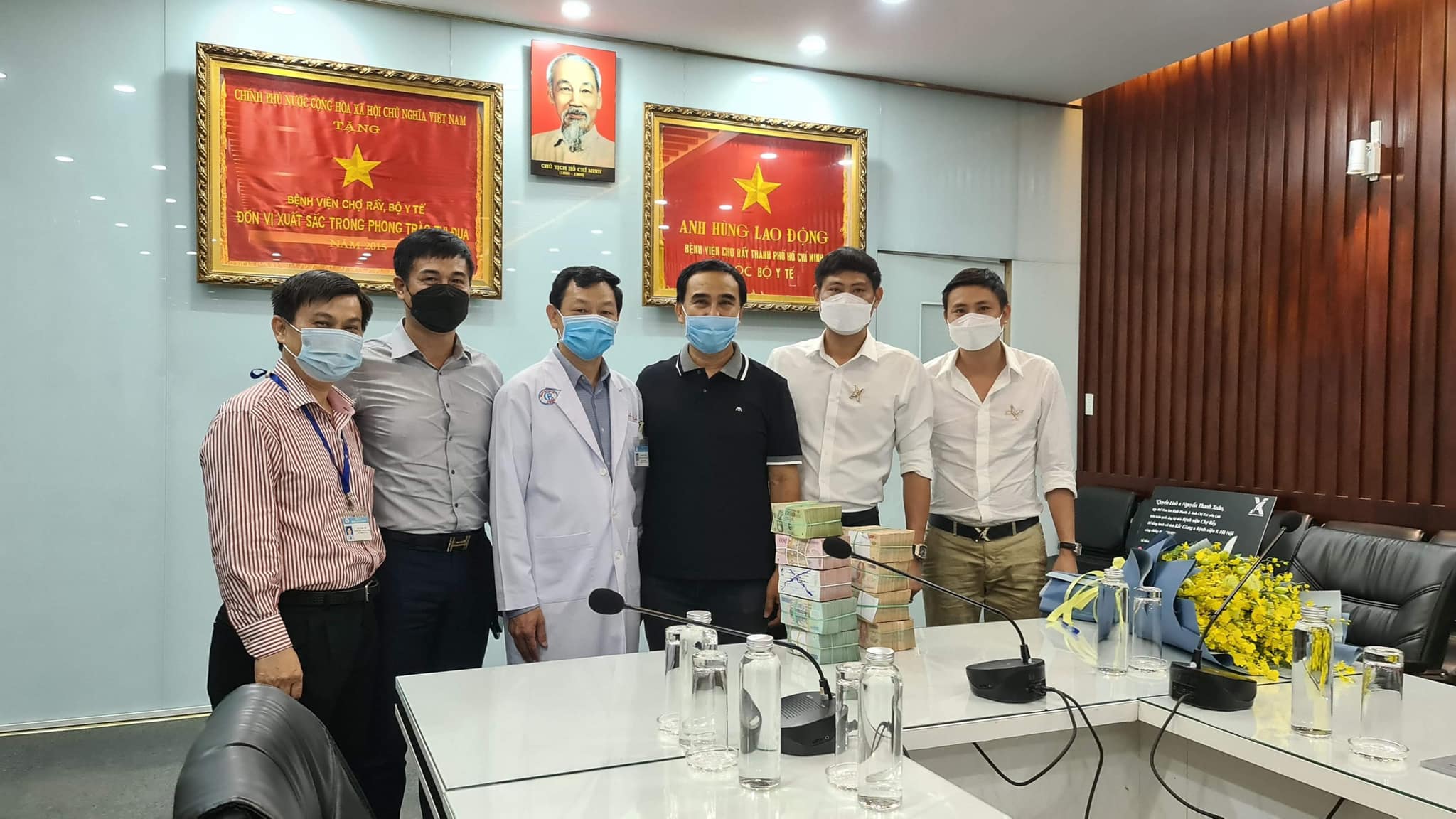 Quyền Linh cùng bạn bè quyên góp 2 tỷ hỗ trợ Bắc Giang chống dịch, CĐM khen ngợi: 'Không bao giờ làm thất vọng' - ảnh 5